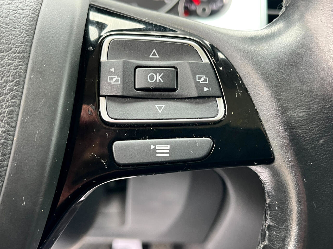 Used 2015 Volkswagen Touareg TDI image 27