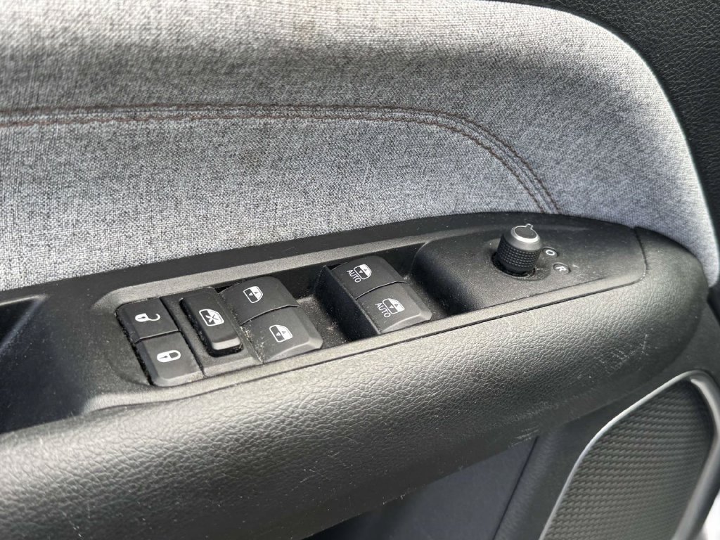 Used 2022 Jeep Compass Latitude AWD/4WD image 19