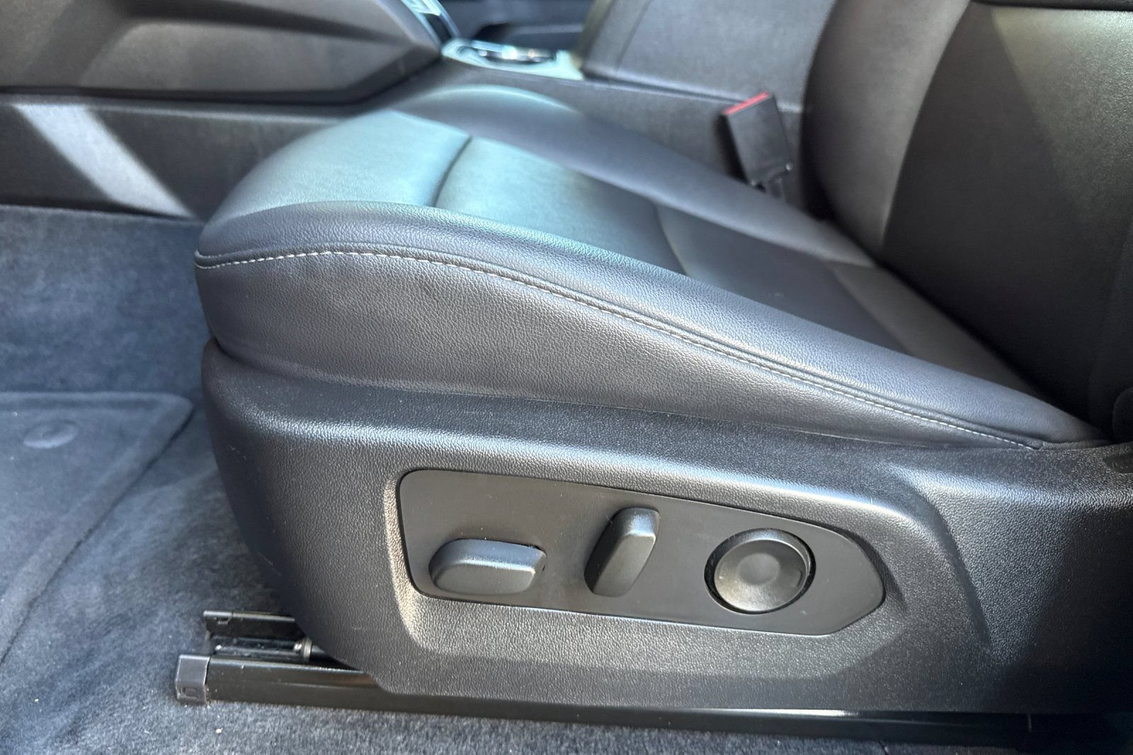 Used 2023 GMC Canyon Elevation w/ Elevation Premium Package RWD image 12