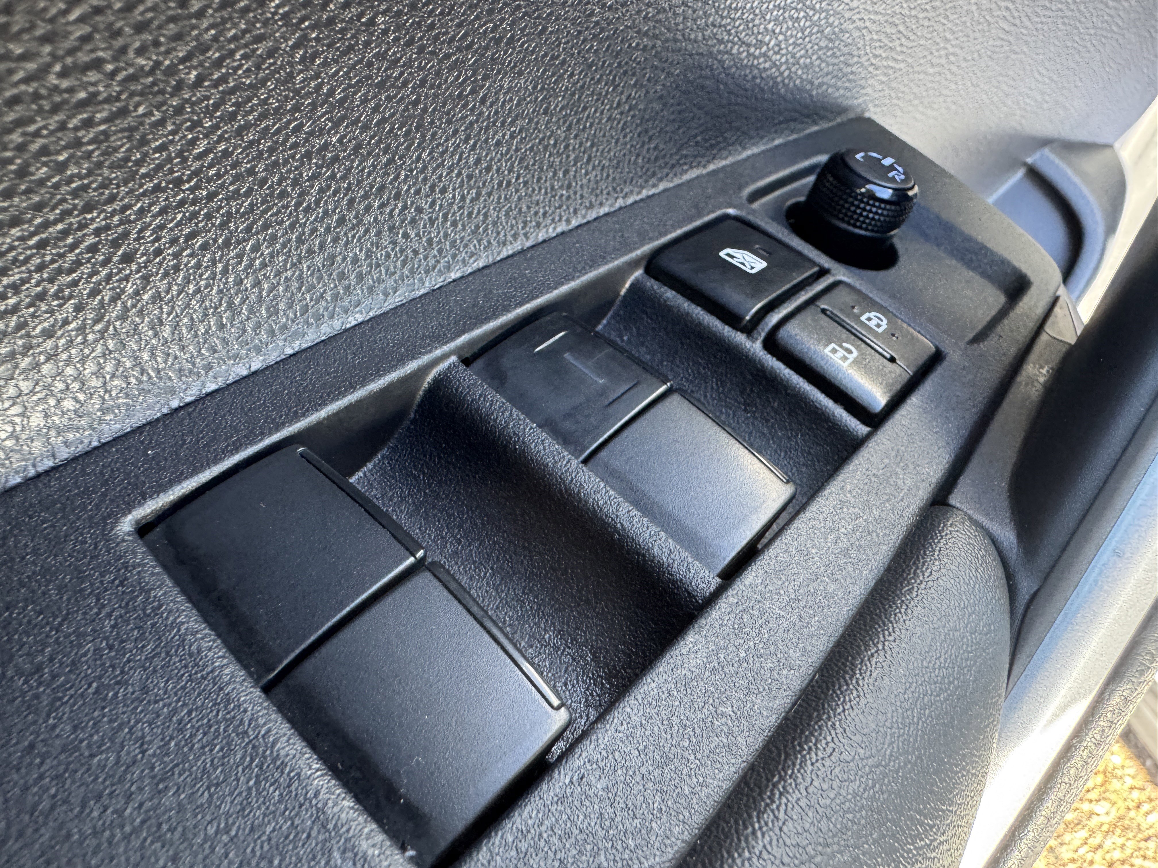 Used 2024 Toyota Corolla Cross XLE image 10