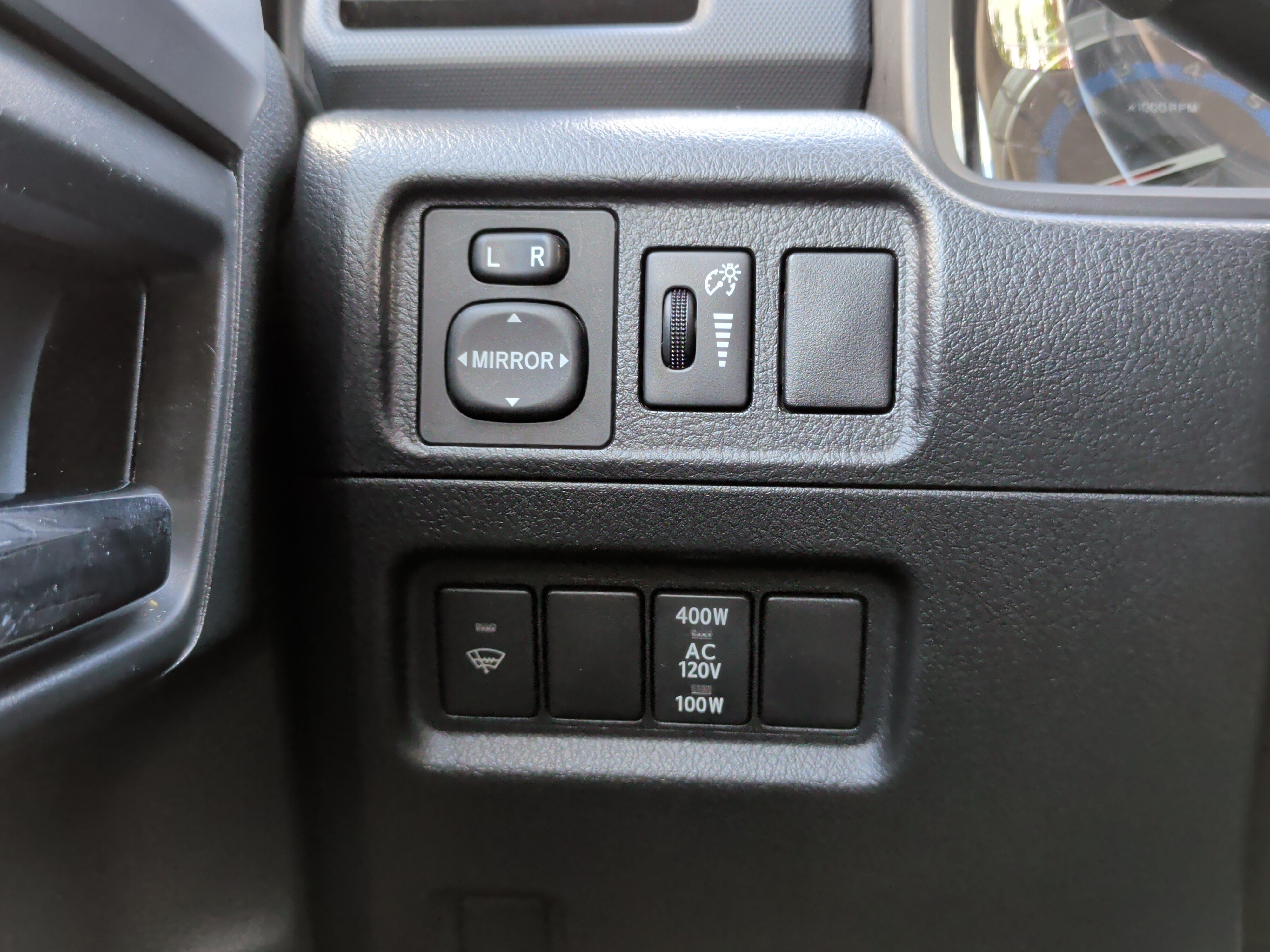Used 2015 Toyota 4Runner SR5 AWD/4WD image 22