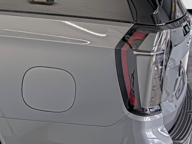 New 2026 Chevrolet Suburban Premier w/ Sun And Tow Package AWD/4WD image 10