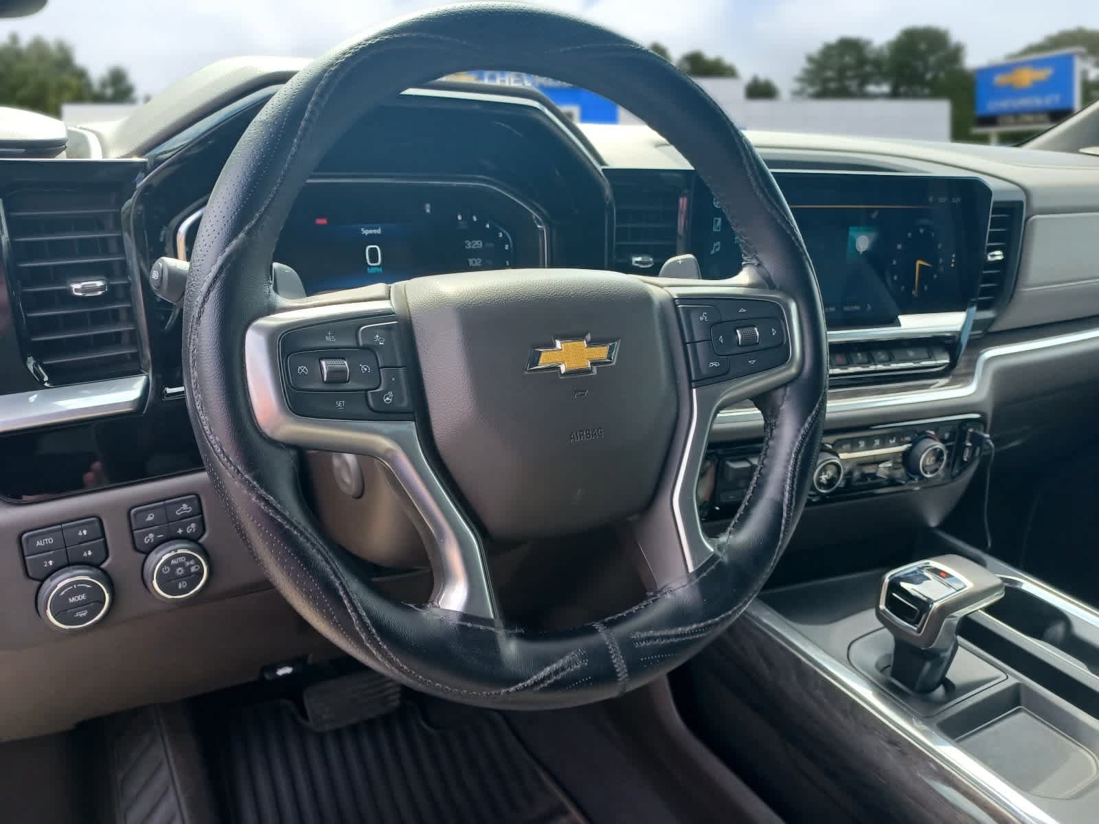 Used 2022 Chevrolet Silverado 1500 LTZ w/ LTZ Premium Package AWD/4WD image 9