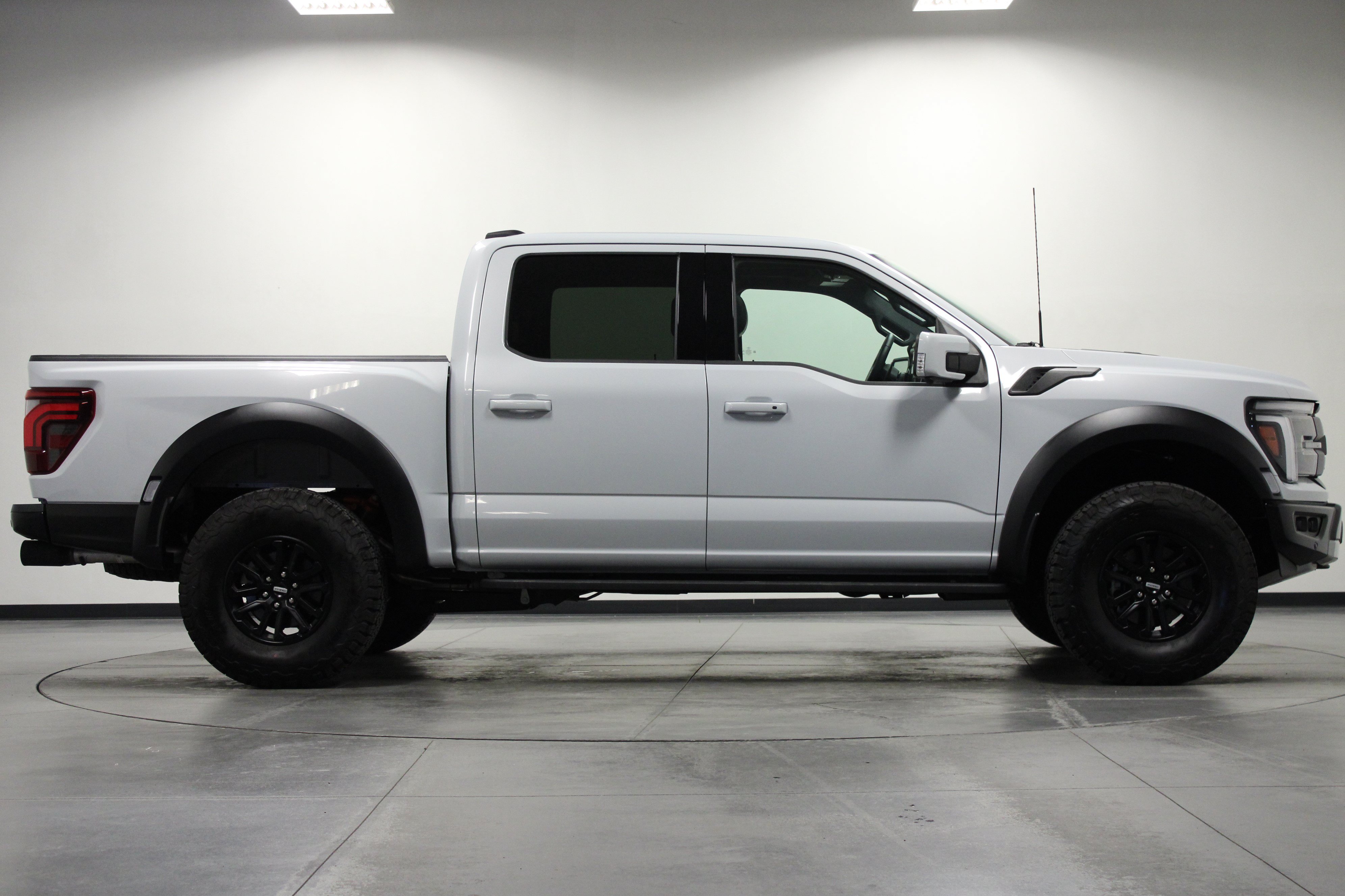 Used 2025 Ford F150 Raptor AWD/4WD image 3