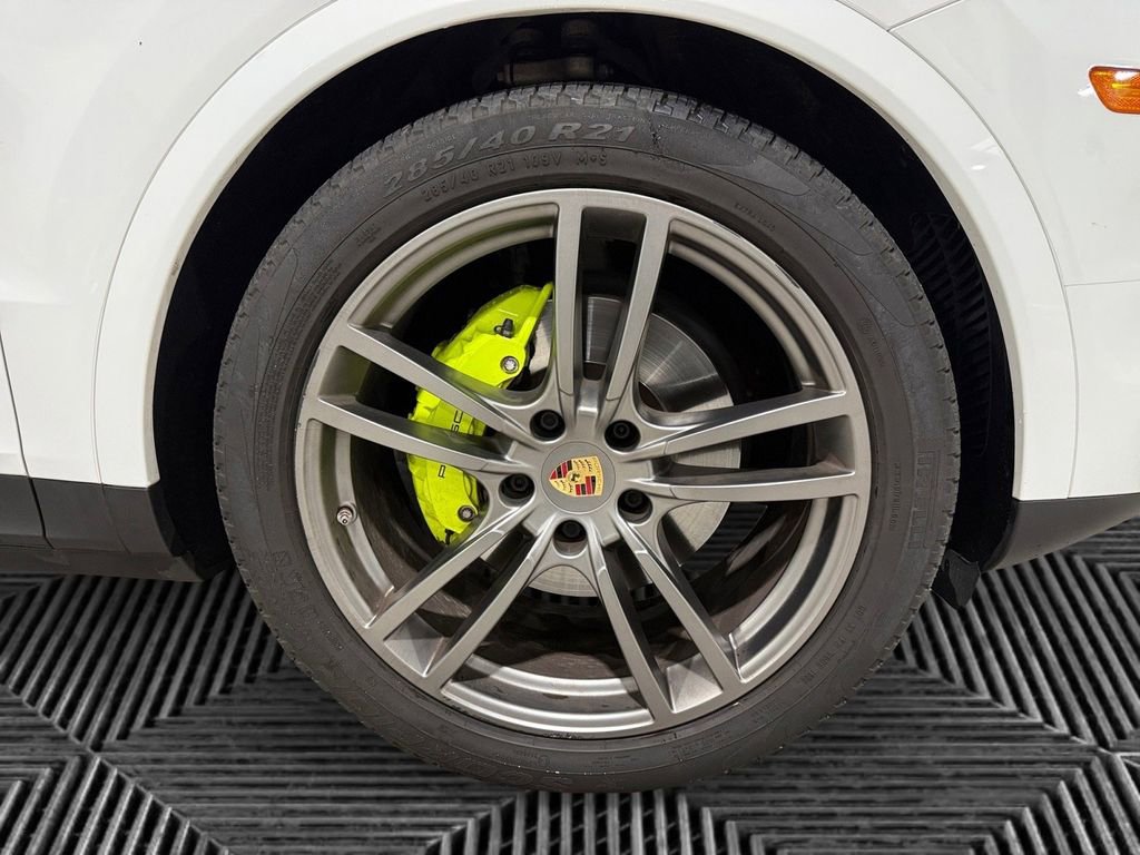 Used 2022 Porsche Cayenne Platinum Edition image 12