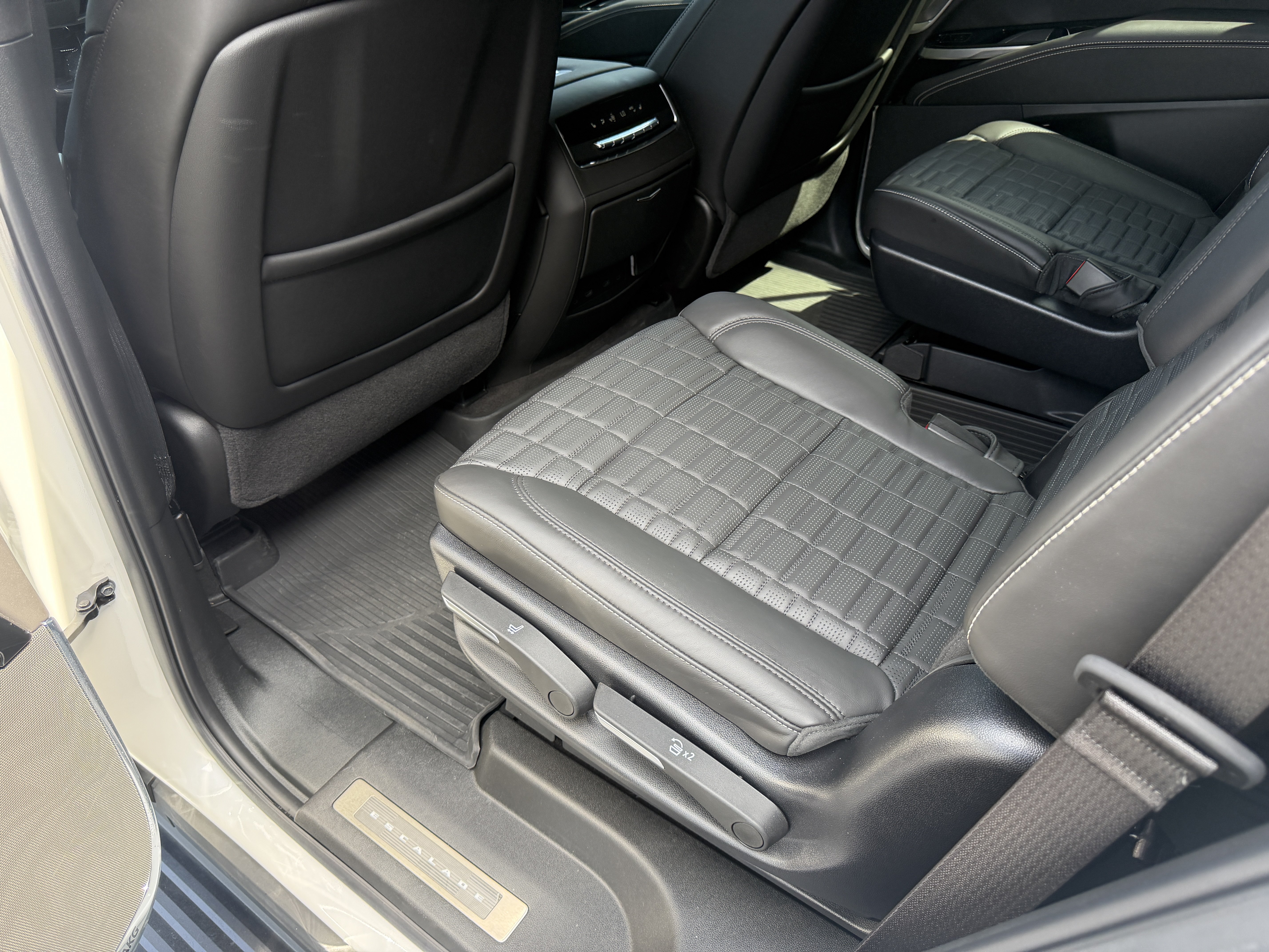 Used 2025 Cadillac Escalade V AWD/4WD image 30
