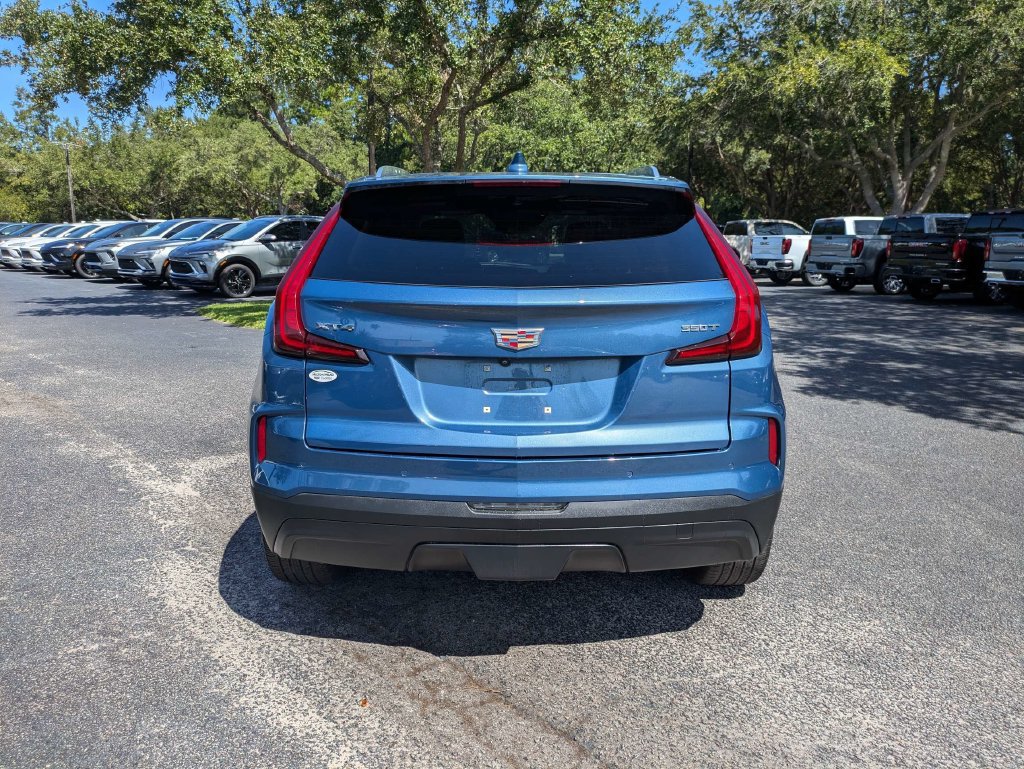 Certified 2024 Cadillac XT4 Luxury w/ Cold Weather Package FWD image 5