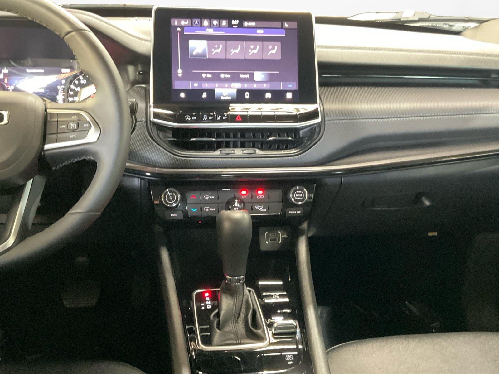 Used 2025 Jeep Compass Latitude w/ Altitude Special Edition AWD/4WD image 12