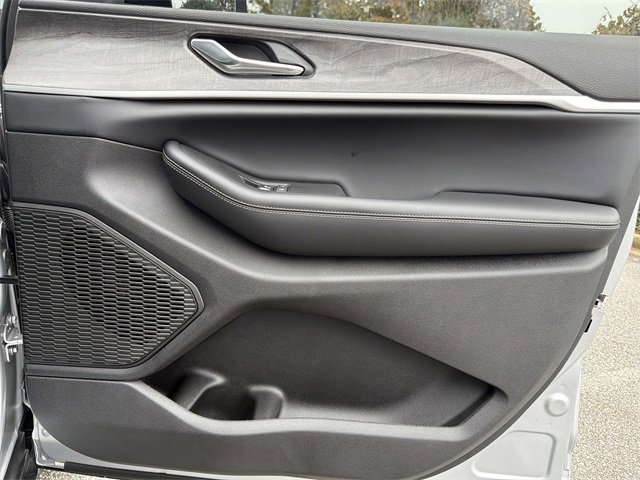 New 2025 Jeep Grand Cherokee L Limited image 13