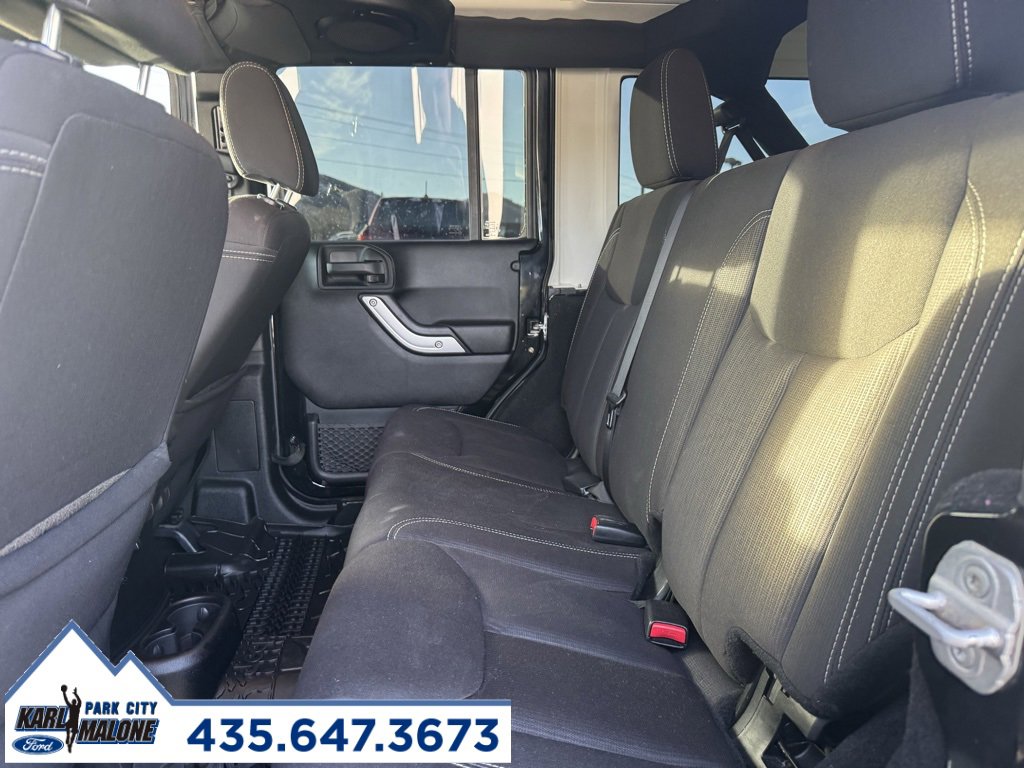 Used 2013 Jeep Wrangler Unlimited Rubicon image 11