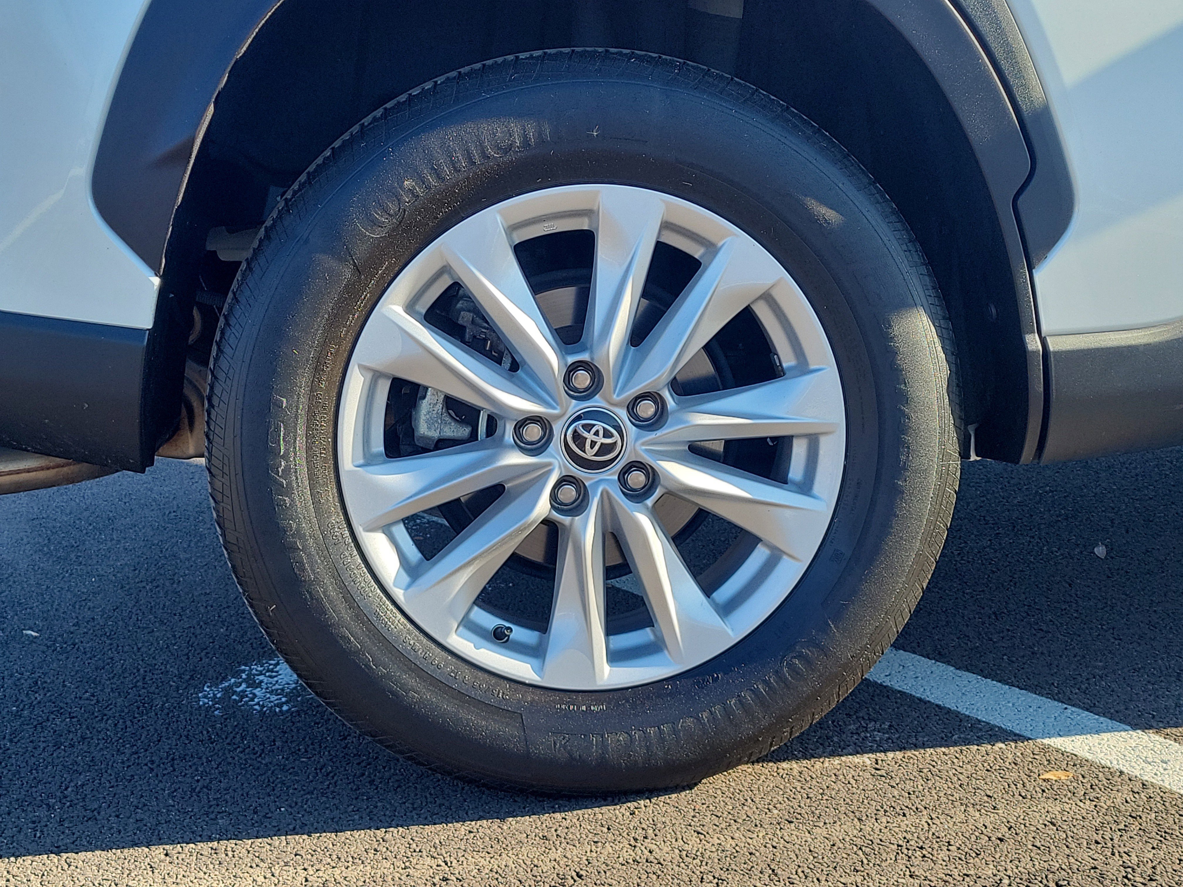 Used 2022 Toyota Corolla Cross LE image 5