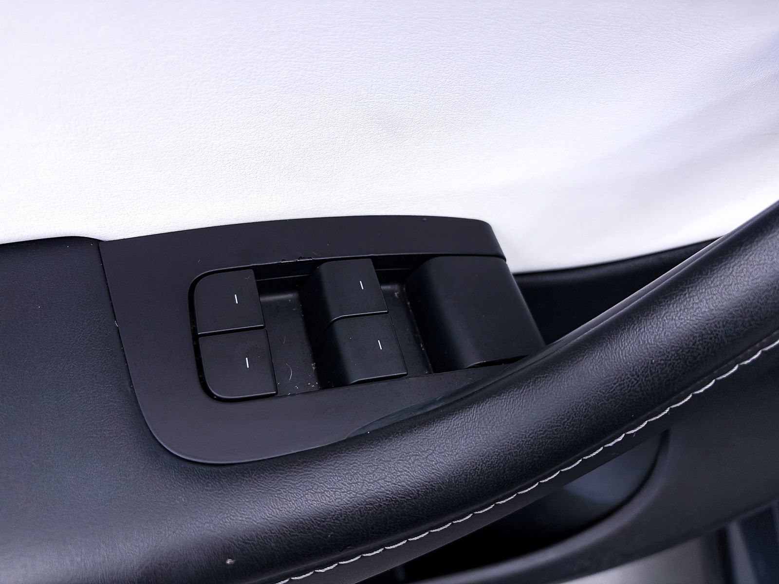 Used 2022 Tesla Model Y Performance AWD/4WD image 17