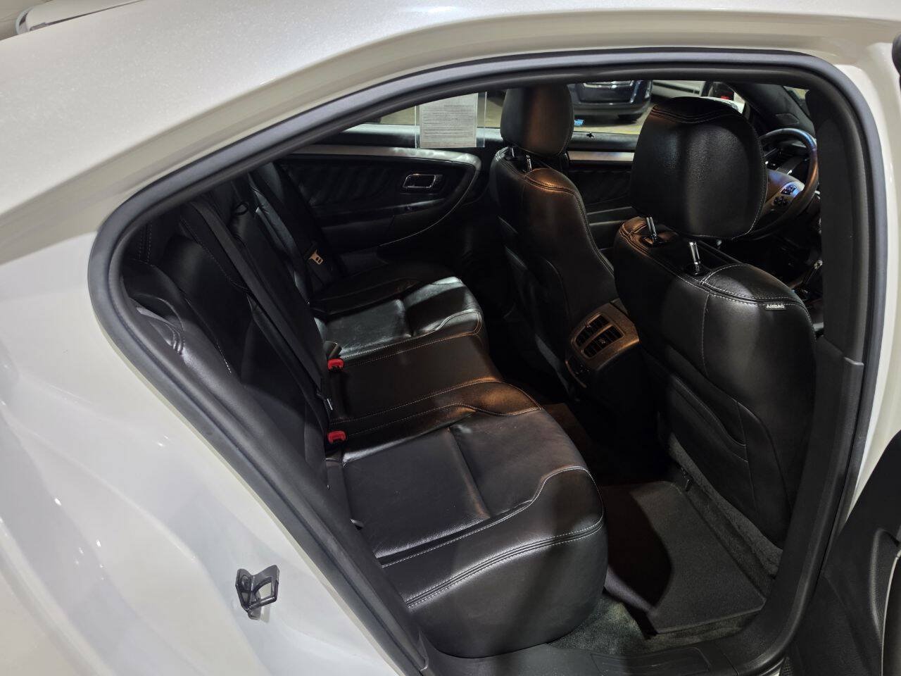 Used 2016 Ford Taurus SEL FWD image 31