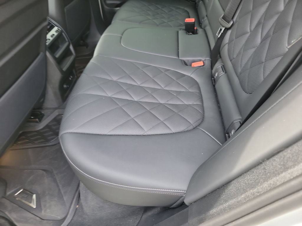 Certified 2025 BMW X5 xDrive50e w/ Premium Package image 18