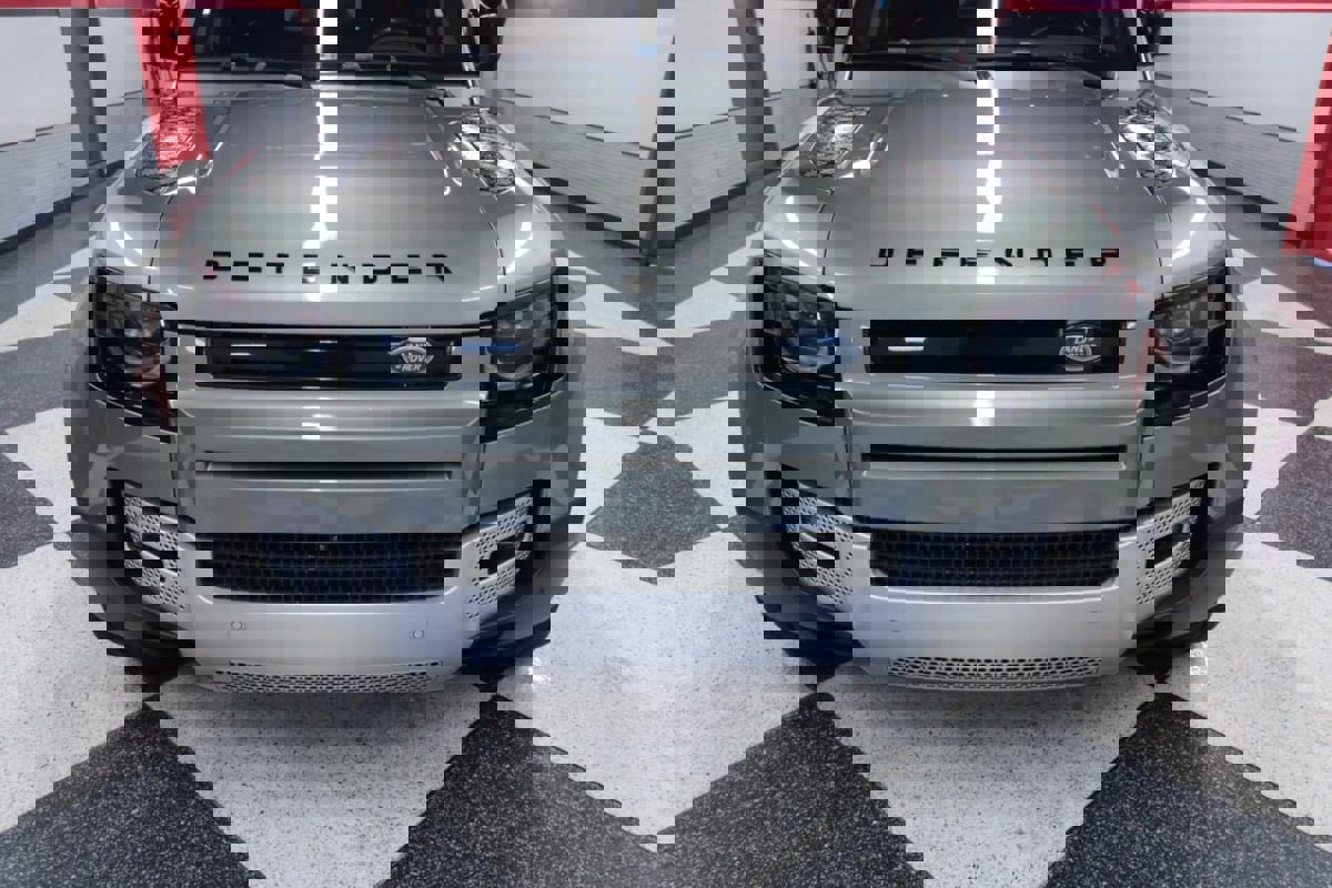 Used 2020 Land Rover Defender 110 SE image 4