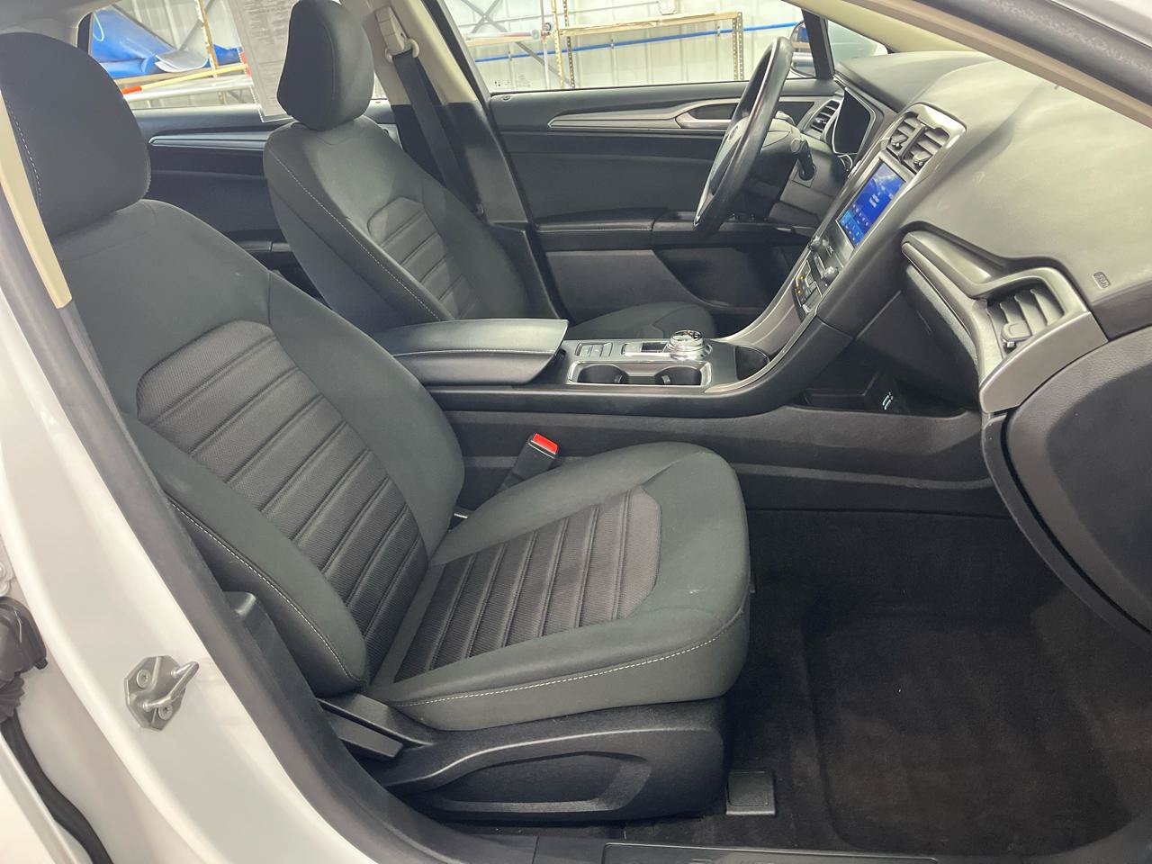 Used 2020 Ford Fusion SE FWD image 17