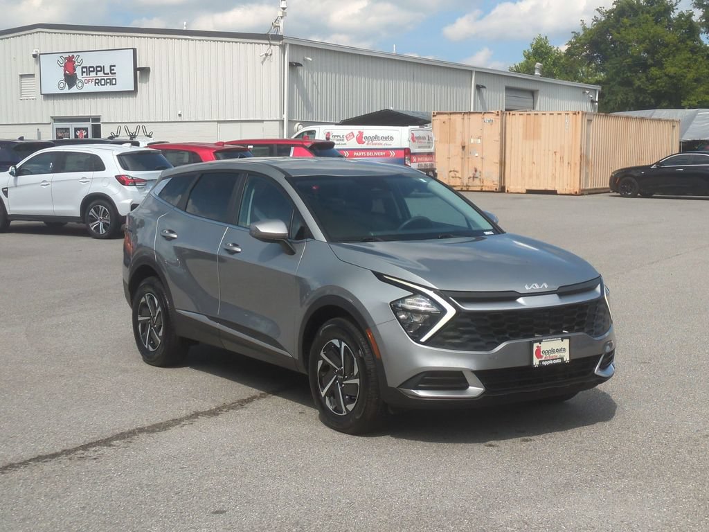 Used 2023 Kia Sportage LX AWD/4WD image 3