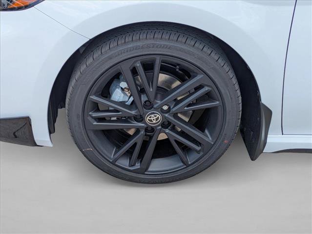 New 2026 Toyota Camry Hybrid FWD image 9