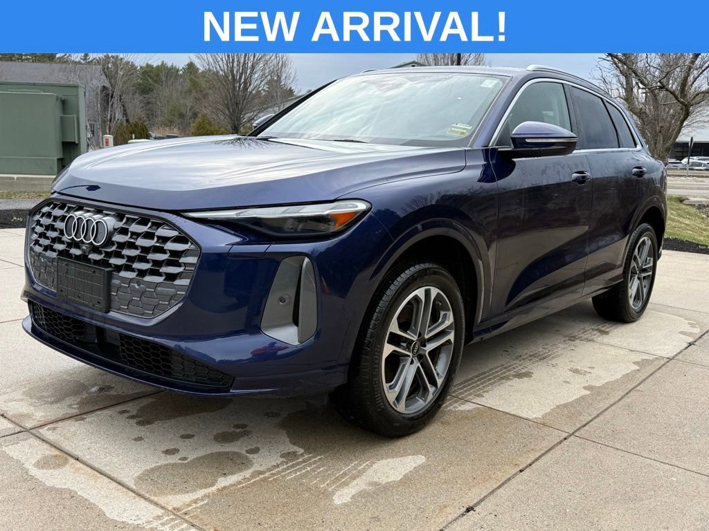 Used 2025 Audi Q5 Premium w/ Convenience Package image 2