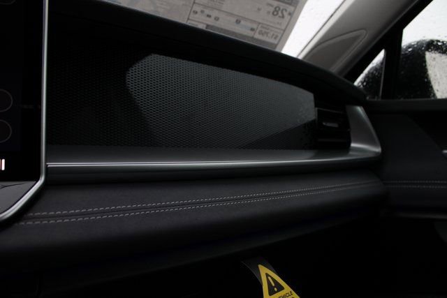 New 2026 Volkswagen Tiguan SE image 9