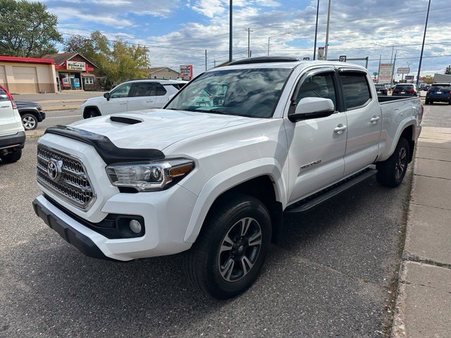 Used 2016 Toyota Tacoma TRD Sport AWD/4WD image 3