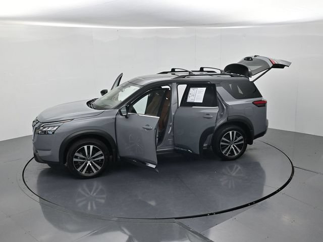 Used 2025 Nissan Pathfinder Platinum FWD image 51