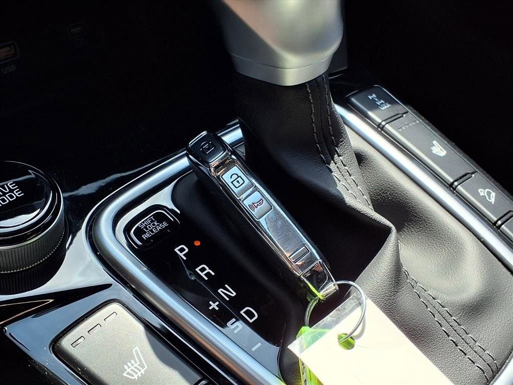 Used 2025 Kia Seltos S AWD/4WD image 13