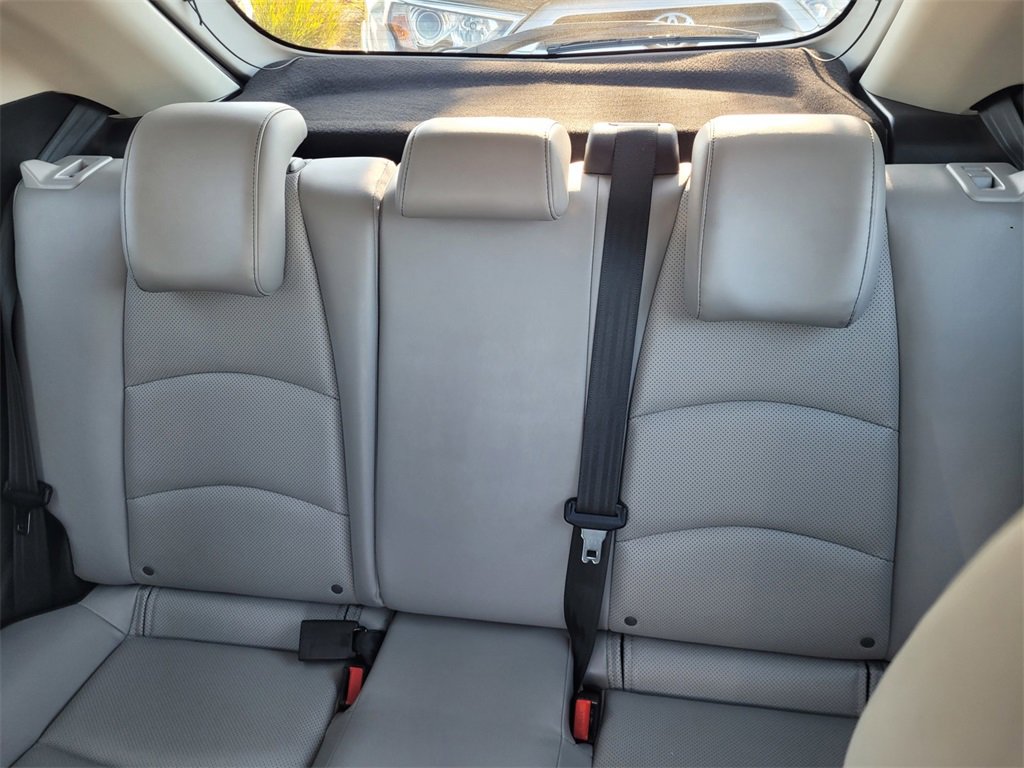 Used 2020 Toyota Yaris XLE image 11