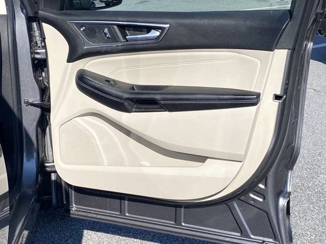 Used 2022 Ford Edge Titanium image 28