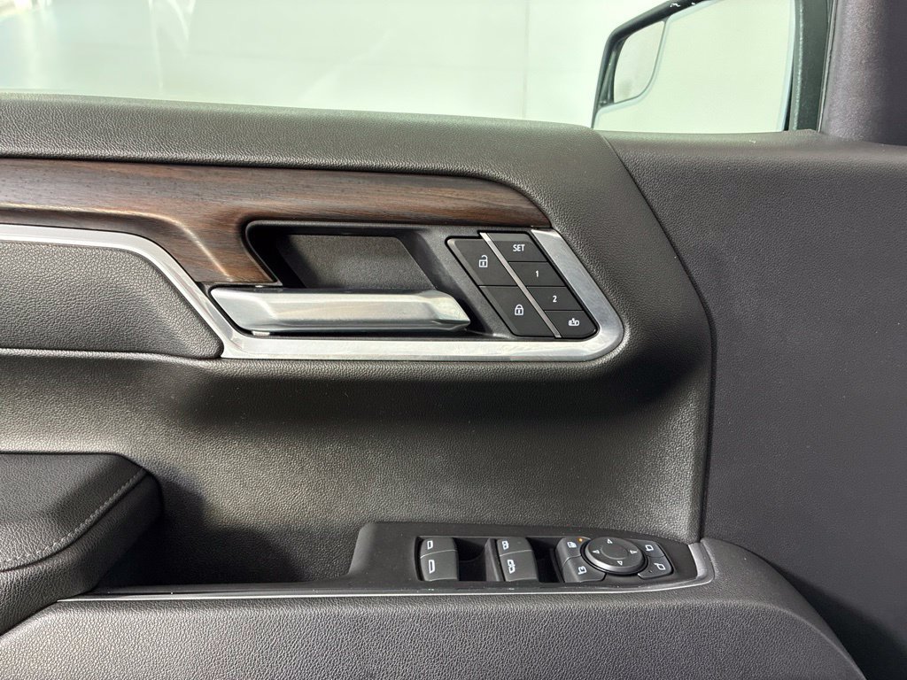 Used 2025 GMC Sierra 1500 SLT AWD/4WD image 22