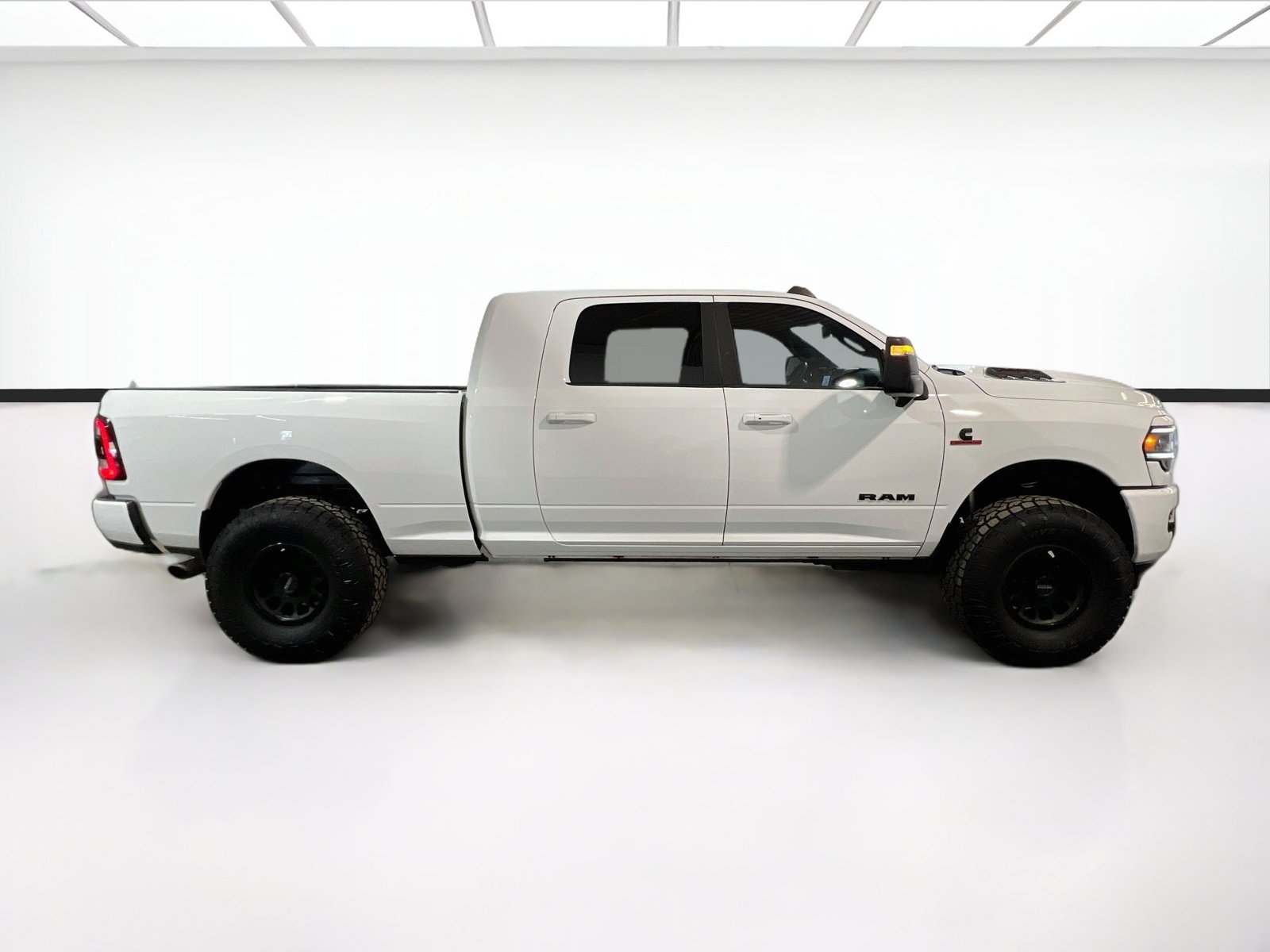 Used 2024 RAM 2500 Laramie w/ Night Edition AWD/4WD image 25