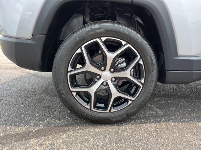 Used 2024 Jeep Compass Limited image 11