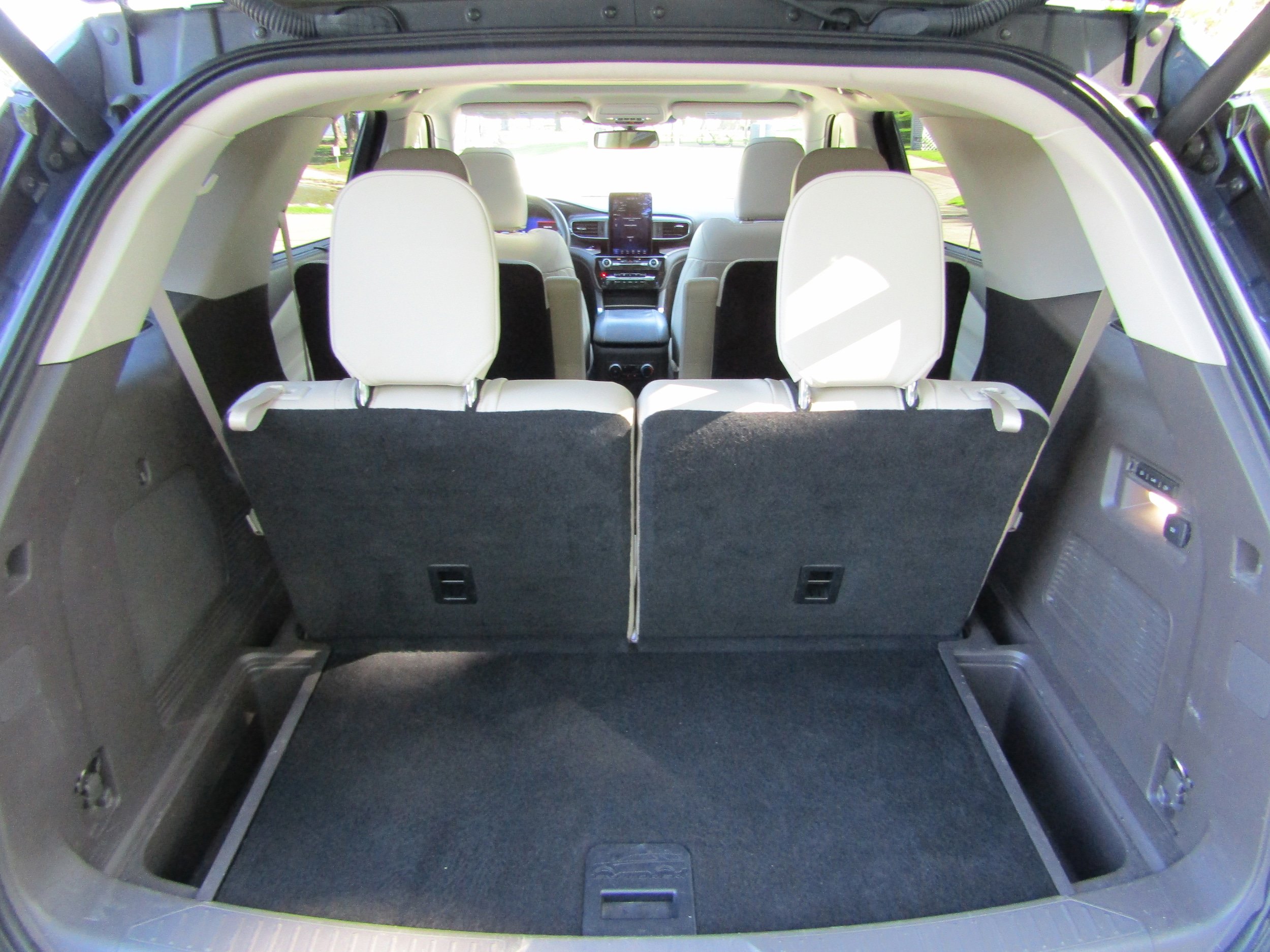 Used 2021 Ford Explorer Platinum w/ Equipment Group 601A AWD/4WD image 15