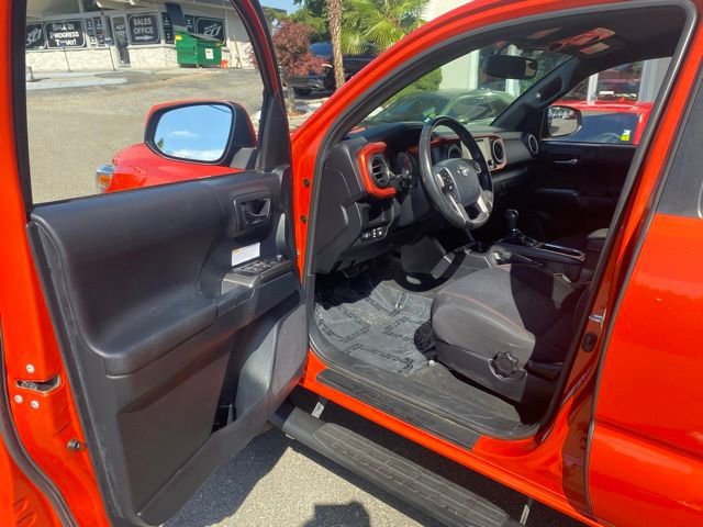 Used 2017 Toyota Tacoma TRD Off-Road image 11