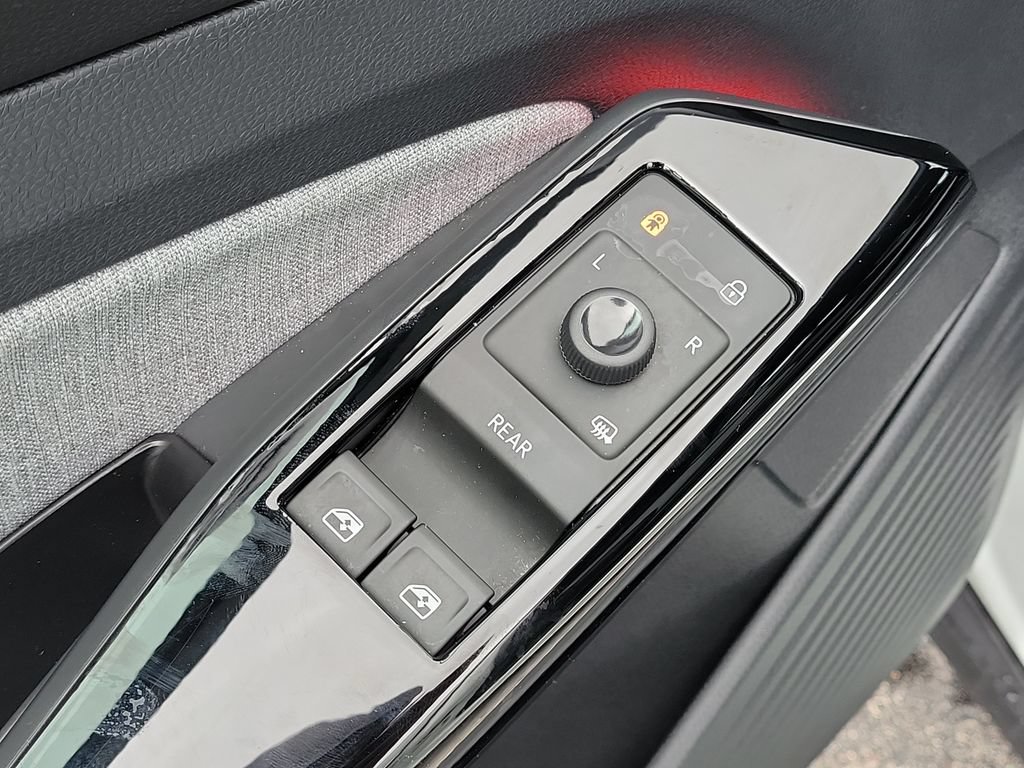 Certified 2024 Volkswagen ID.4 2WD image 17