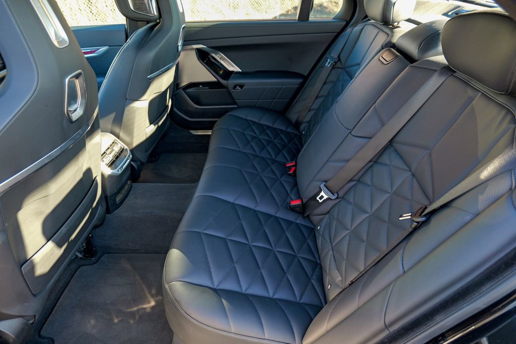 Used 2023 BMW 740i w/ Parking Assistance Package image 40