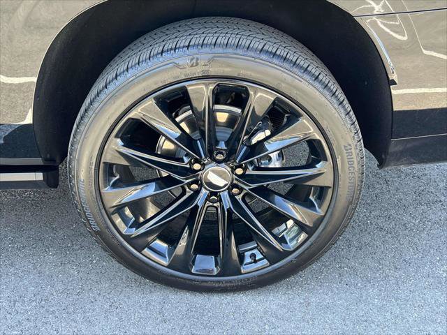 Used 2026 Cadillac Escalade ESV Platinum Sport w/ LPO, ONYX Package AWD/4WD image 10