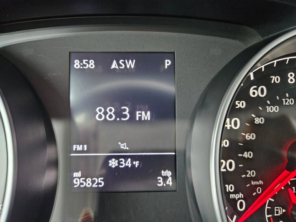 Used 2017 Volkswagen Golf Alltrack SE image 3