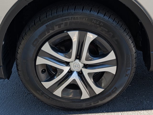 Used 2017 Toyota RAV4 LE FWD image 11
