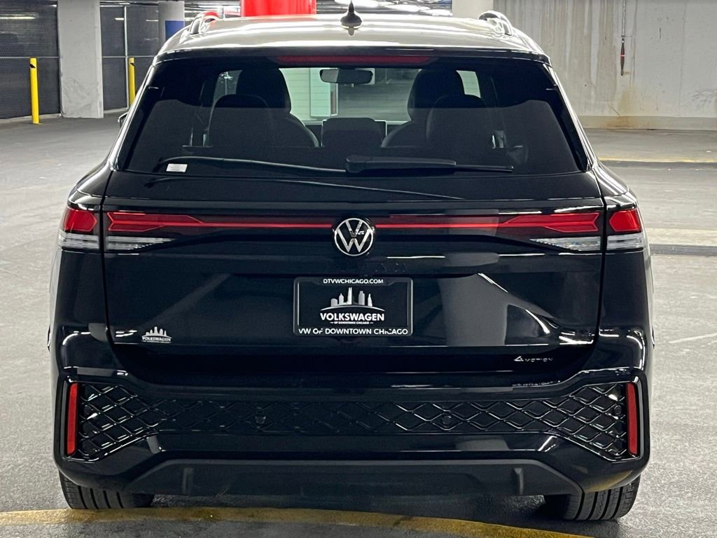 Used 2025 Volkswagen Tiguan SE R-Line image 32