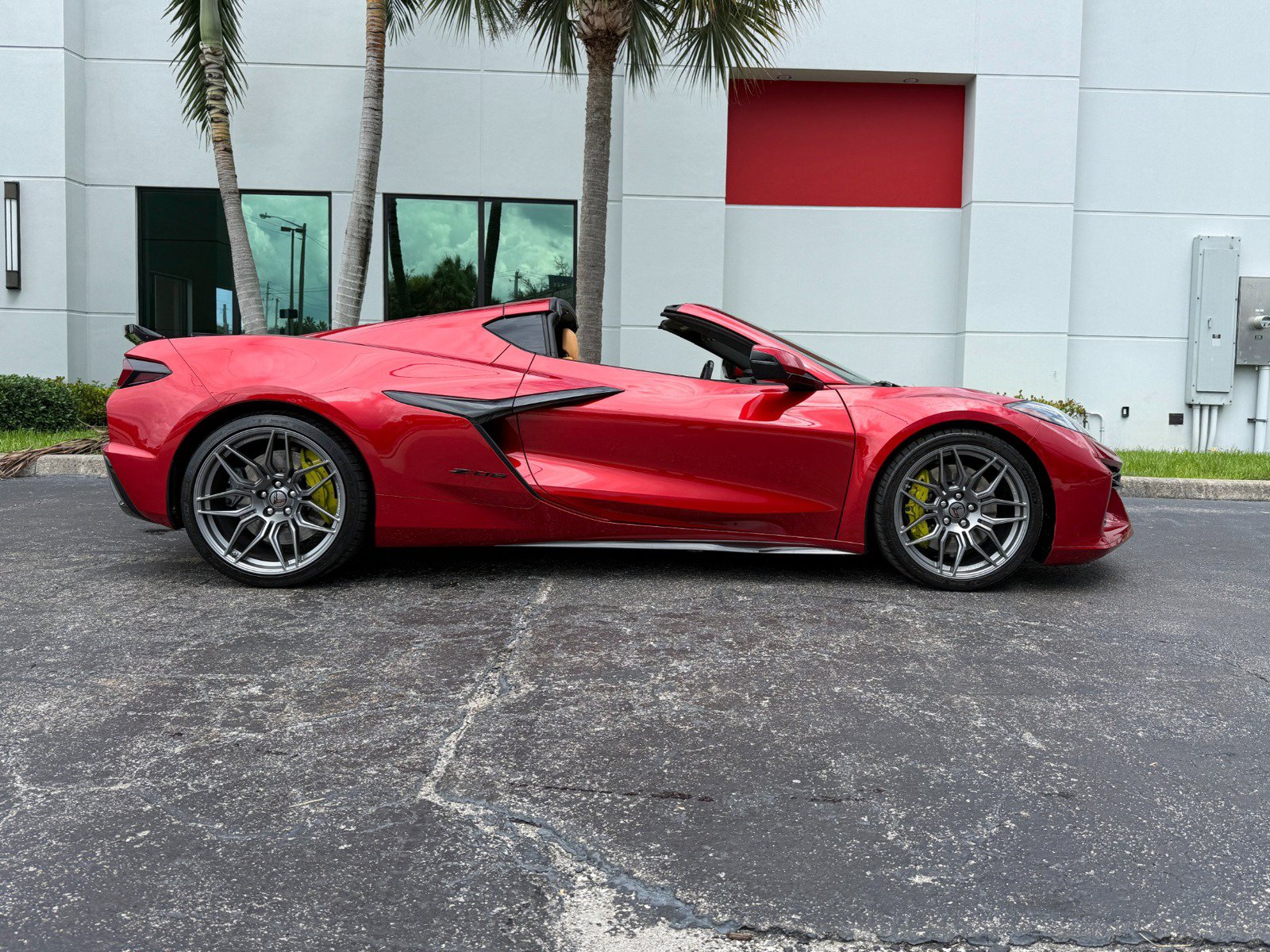 Used 2023 Chevrolet Corvette Z06 w/ Engine Appearance Package RWD image 3