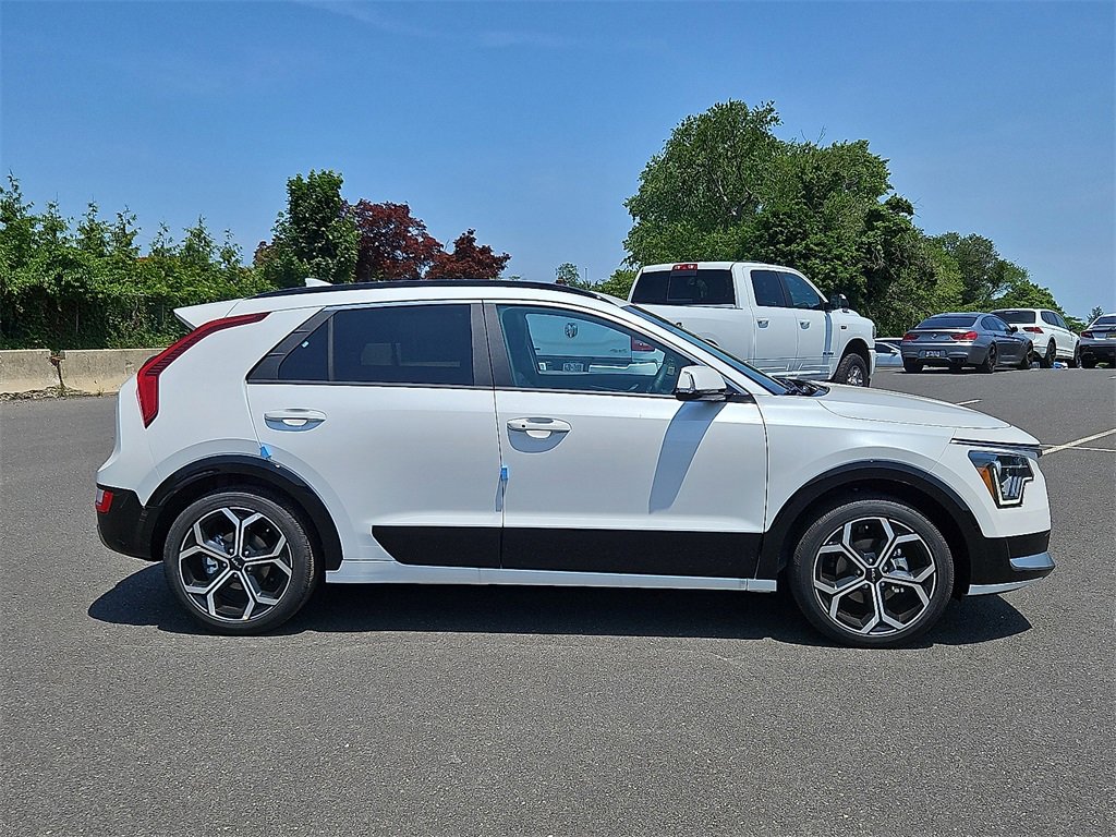 New 2025 Kia Niro EX Touring image 6