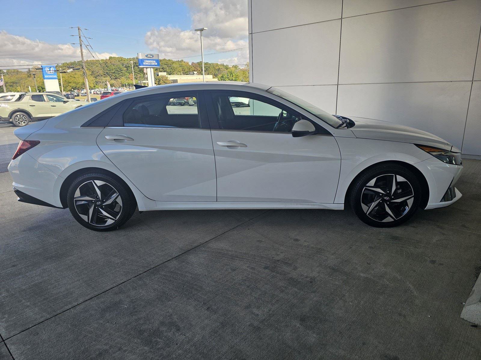 Used 2021 Hyundai Elantra Limited image 6