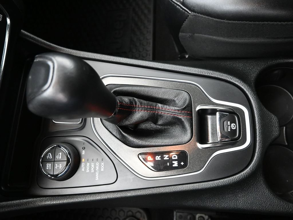 Used 2022 Jeep Cherokee Trailhawk w/ Premium Leather Package image 25
