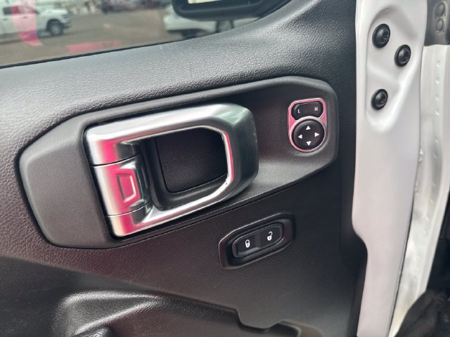 Used 2025 Jeep Gladiator Sport AWD/4WD image 11