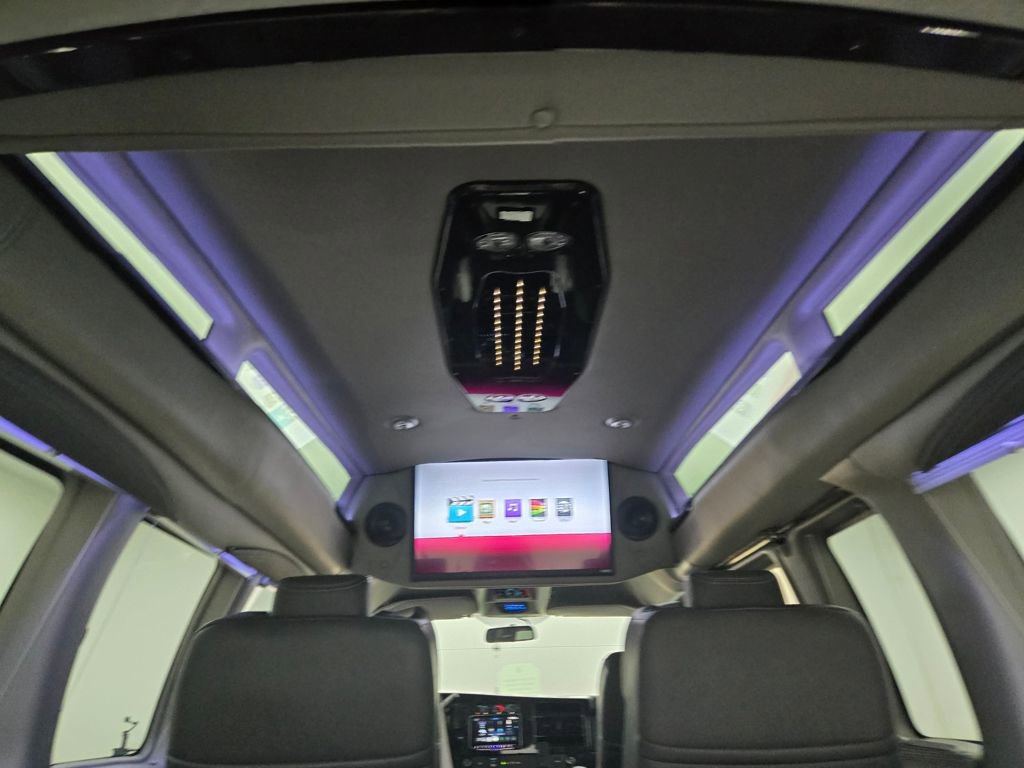 Used 2023 GMC Savana 2500 image 9