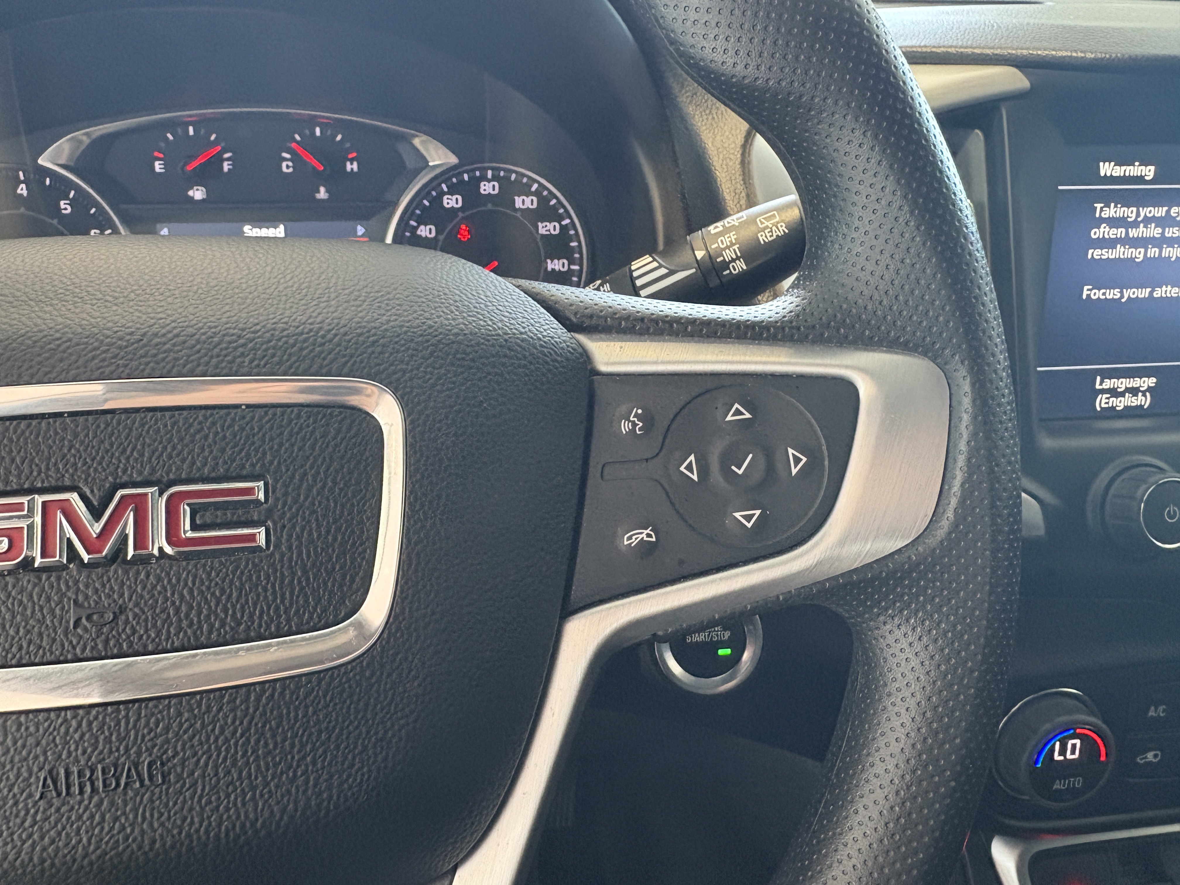 Used 2024 GMC Terrain SLE w/ Driver Convenience Package image 11