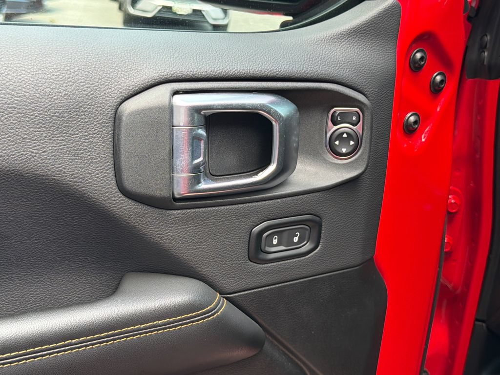 Used 2024 Jeep Wrangler Unlimited Sahara w/ Technology Group AWD/4WD image 17