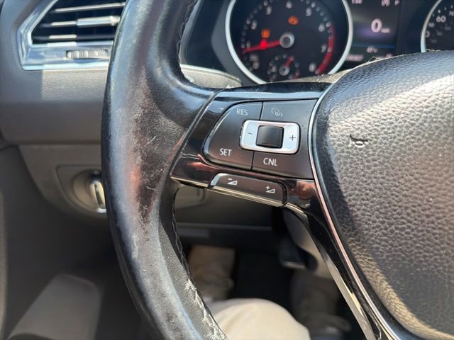 Used 2018 Volkswagen Tiguan SE w/ Panoramic Sunroof Package AWD/4WD image 43