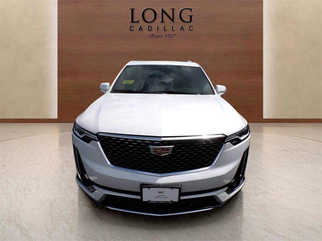 New 2025 Cadillac XT6 Luxury image 2